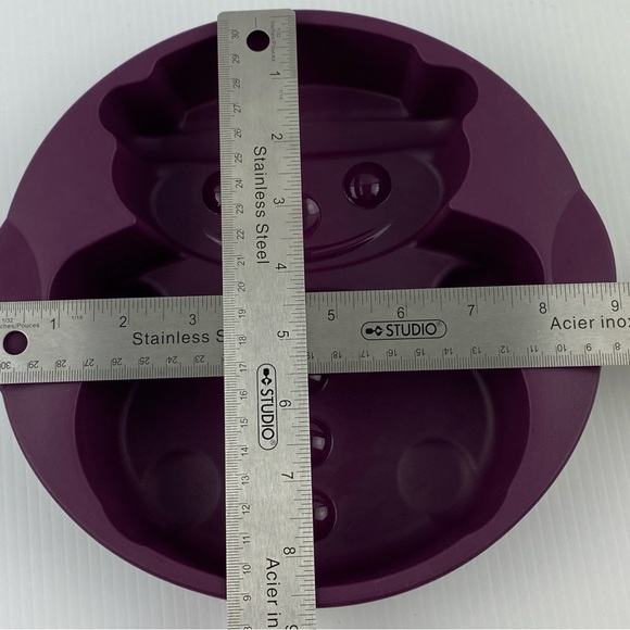 Tupperware Silicon Snowman Cake Pan / Mold Purple - Picture 3 of 8